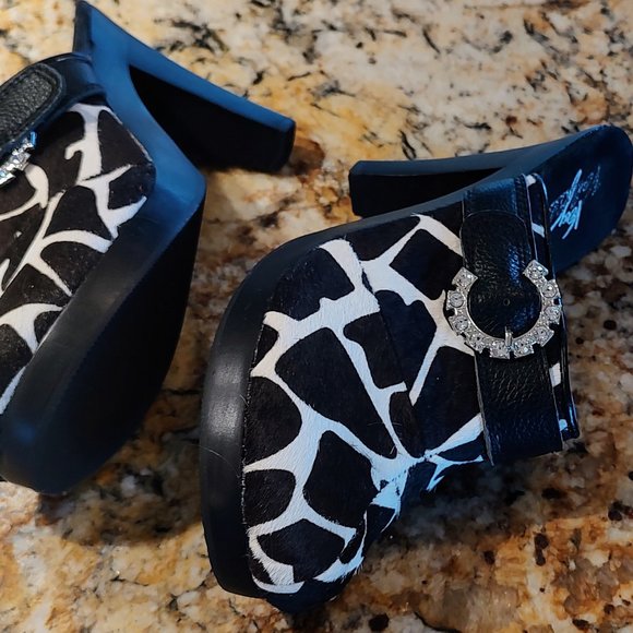 Women's Very Volatile animal print cowhide mules SZ 9 4.5" heel pre-owned. - Picture 10 of 16